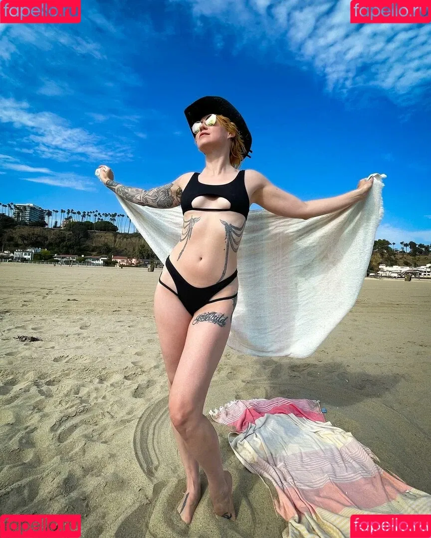 CBG19 / Comic Book Girl 19 / DanikaXIX Onlyfans Photo Gallery 