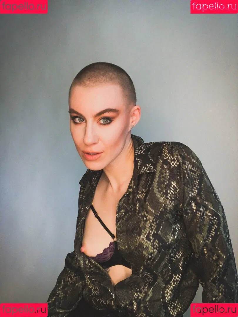 CBG19 / Comic Book Girl 19 / DanikaXIX Onlyfans Photo Gallery 