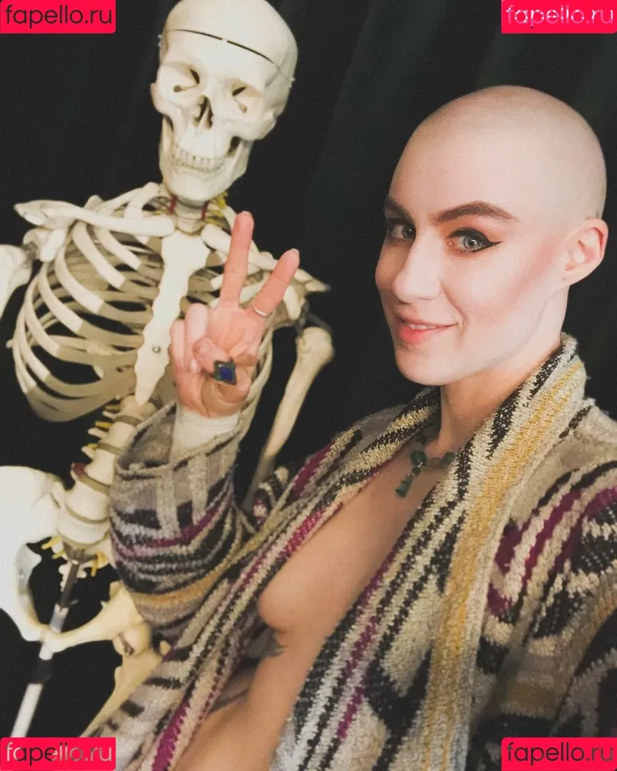 CBG19 / Comic Book Girl 19 / DanikaXIX Onlyfans Photo Gallery 