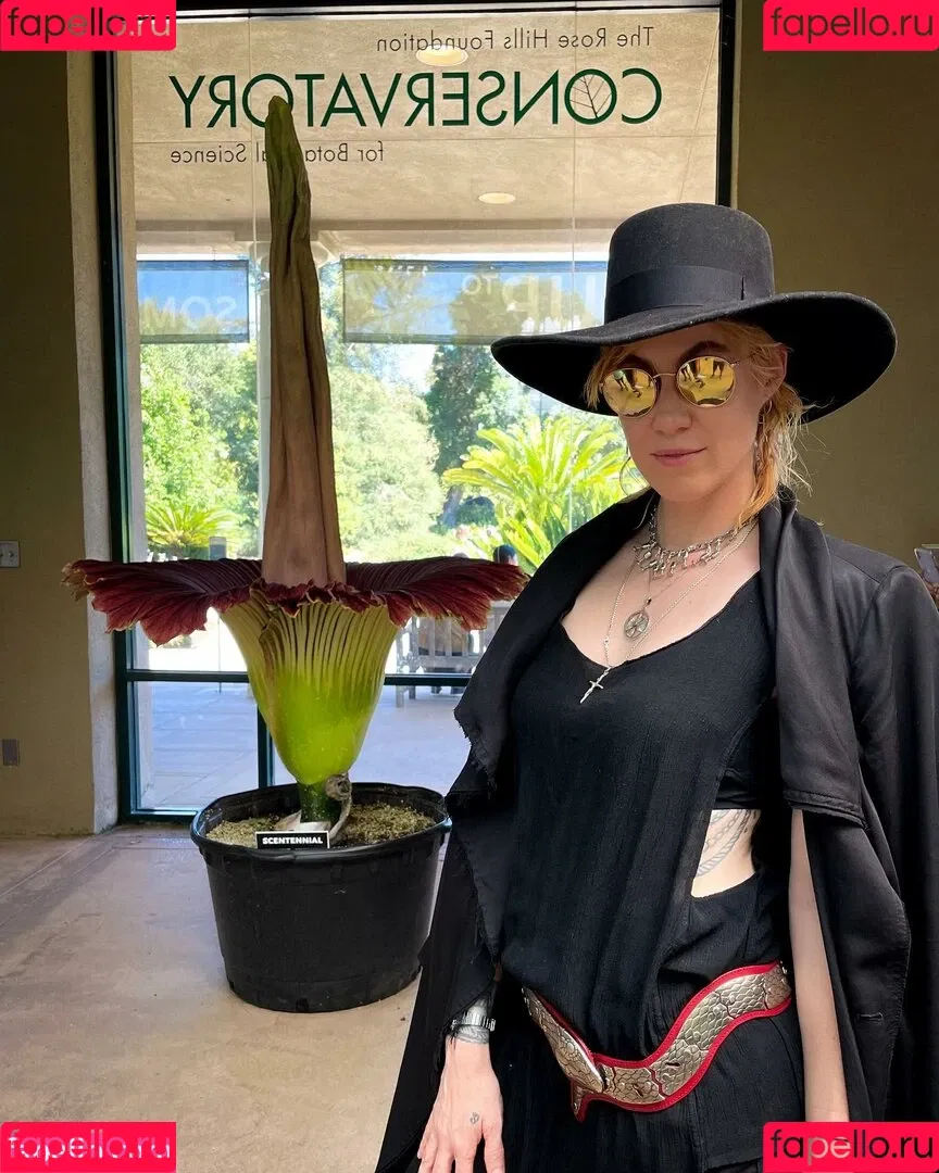 CBG19 / Comic Book Girl 19 / DanikaXIX Onlyfans Photo Gallery 