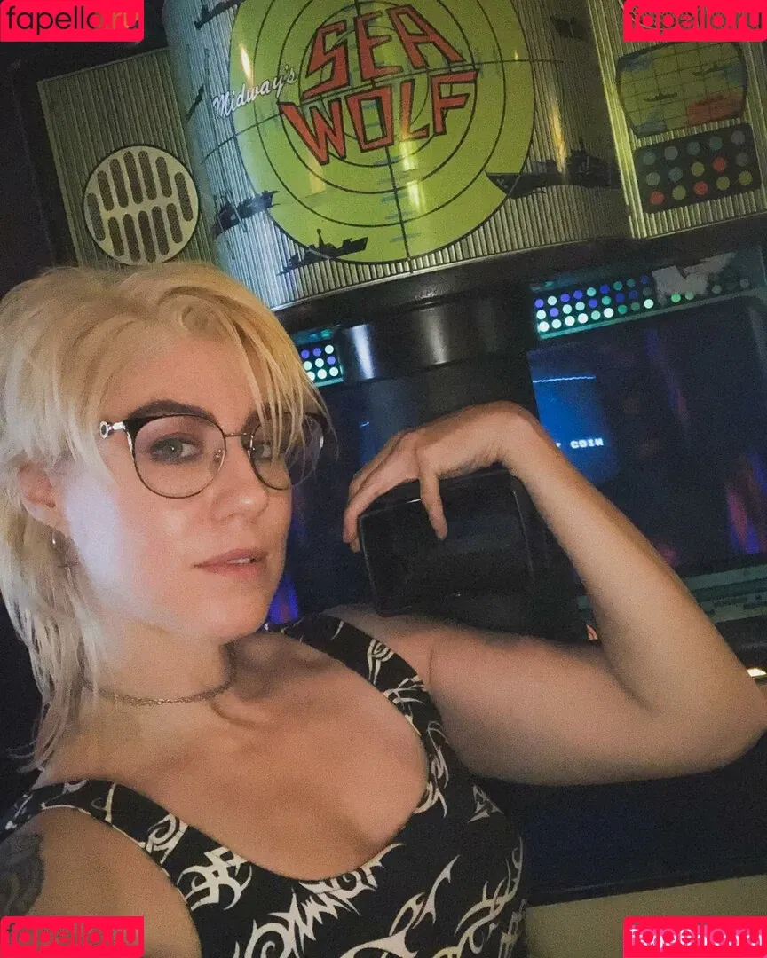 CBG19 / Comic Book Girl 19 / DanikaXIX Onlyfans Photo Gallery 