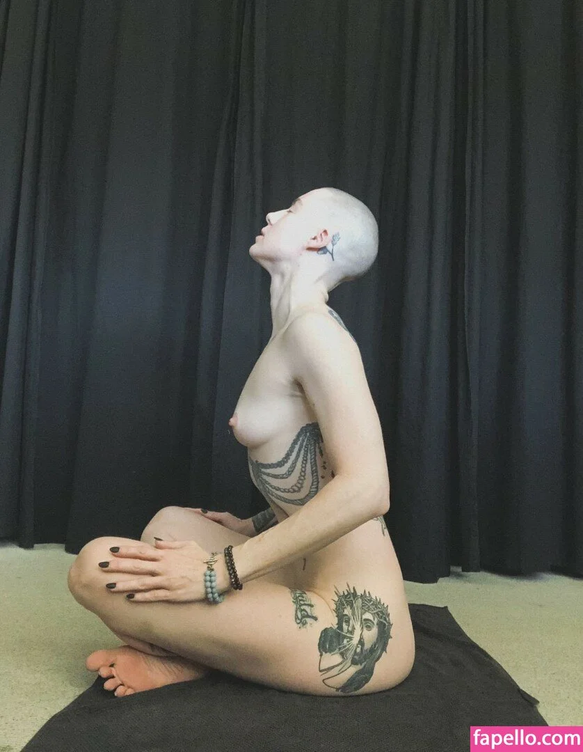 CBG19 / Comic Book Girl 19 / DanikaXIX Onlyfans Photo Gallery 