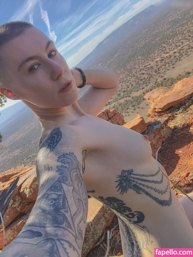 CBG19 / Comic Book Girl 19 / DanikaXIX Onlyfans Photo Gallery 