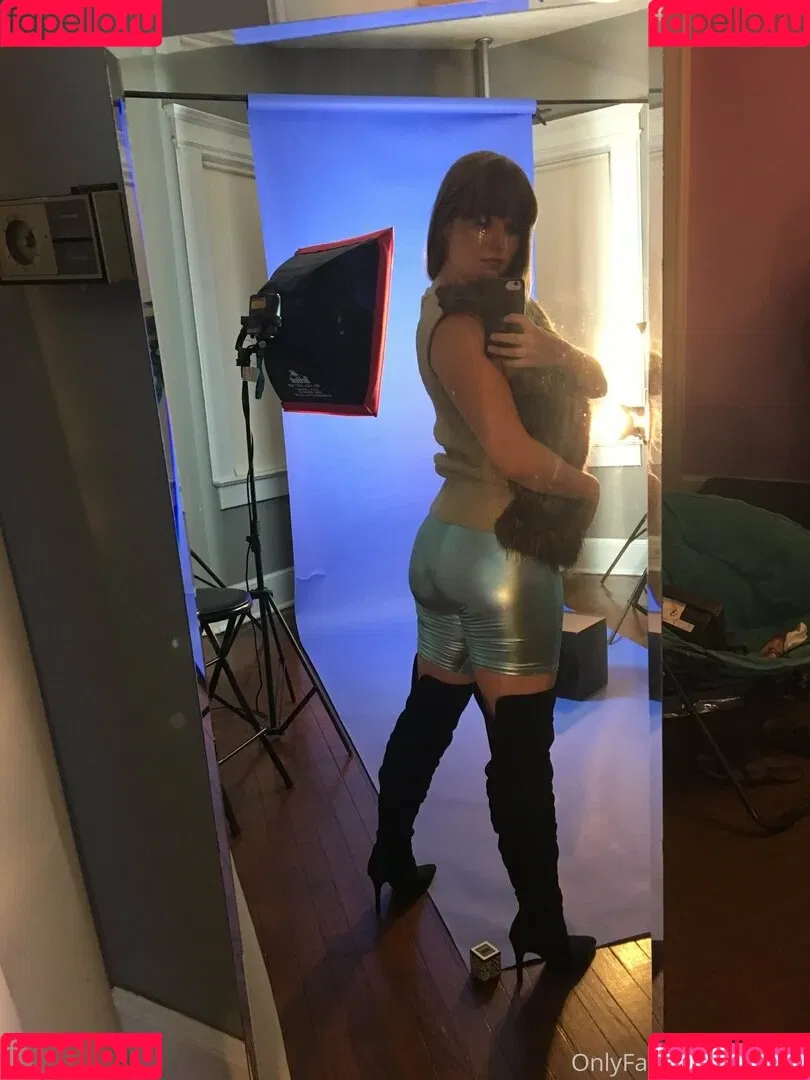 loisplz / lomeinnoodles19 Onlyfans Photo Gallery 