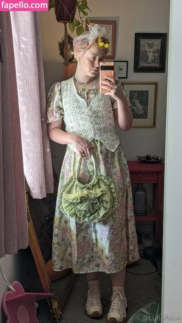 lunaroux / mslunaroux Onlyfans Photo Gallery 