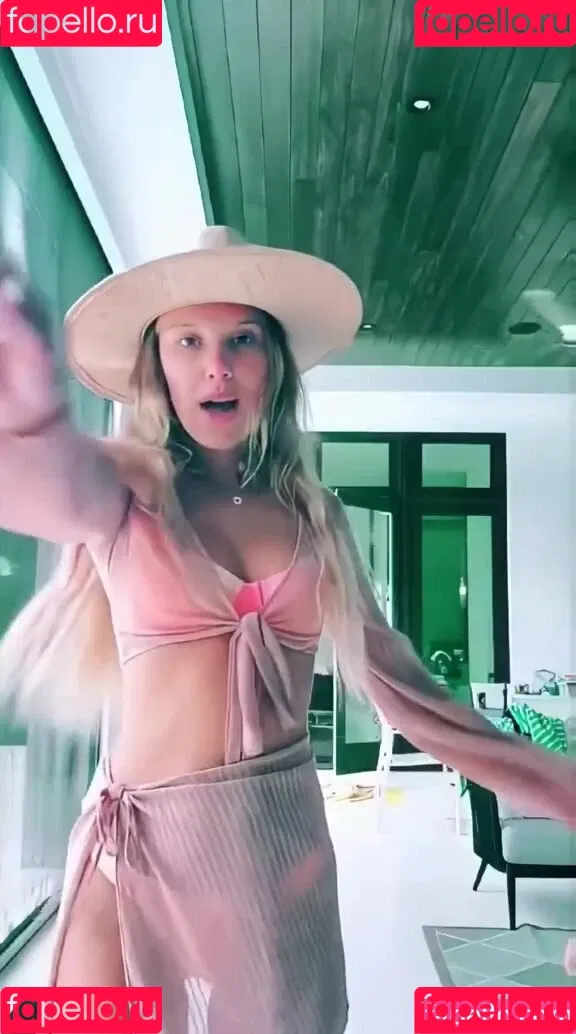 Millie Bobby Brown / milliebobbybrown Onlyfans Photo Gallery 