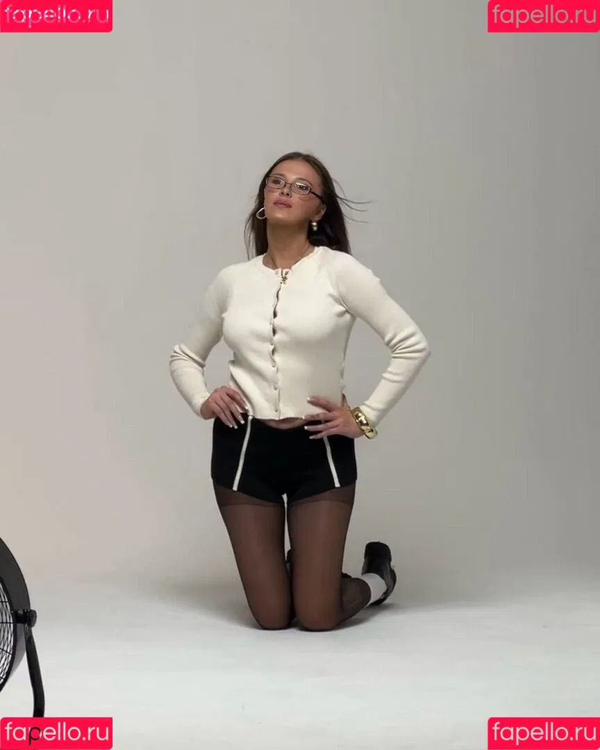 Millie Bobby Brown / milliebobbybrown Onlyfans Photo Gallery 
