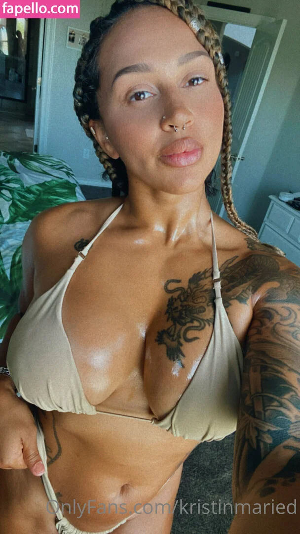 Kris Marie / krismariee / krismarietv Onlyfans Photo Gallery 