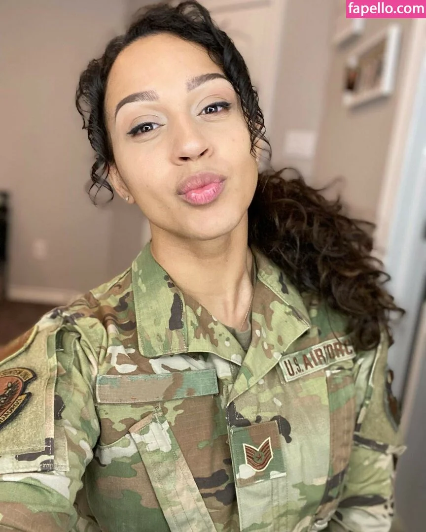 Kris Marie / krismariee / krismarietv Onlyfans Photo Gallery 