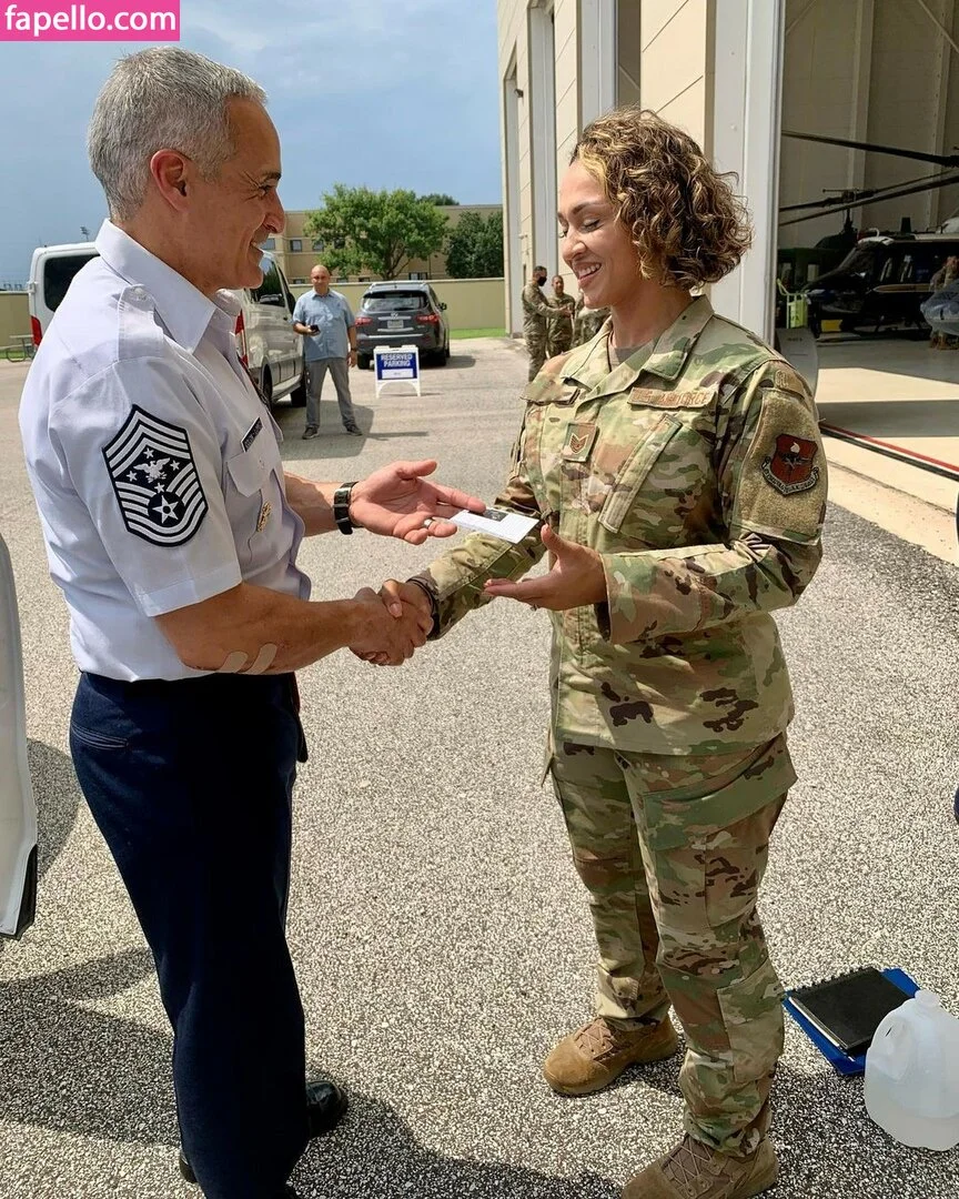 Kris Marie / krismariee / krismarietv Onlyfans Photo Gallery 