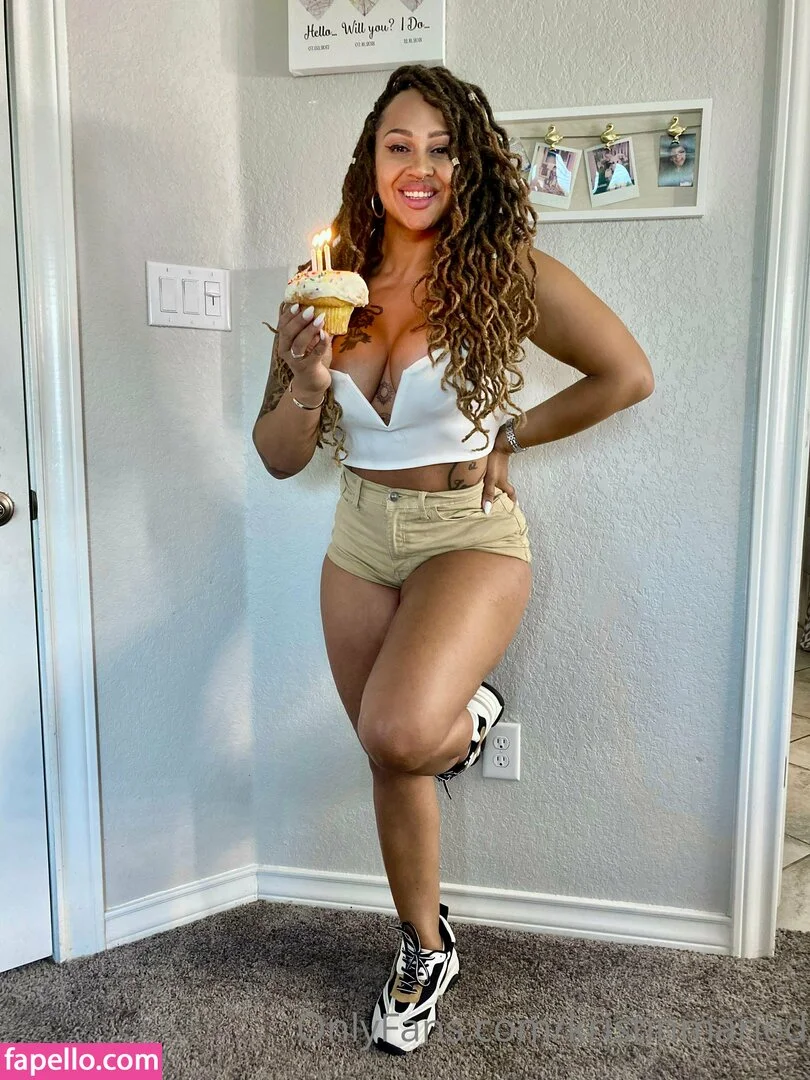 Kris Marie / krismariee / krismarietv Onlyfans Photo Gallery 