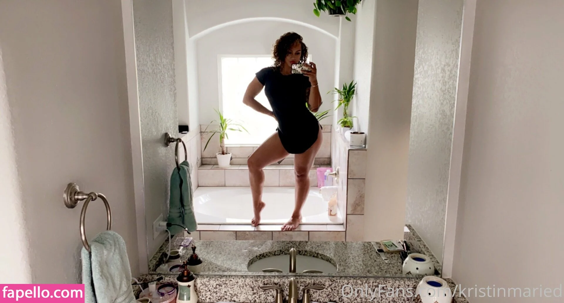 Kris Marie / krismariee / krismarietv Onlyfans Photo Gallery 