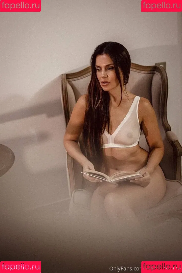 AbsoluteElena / Elena Ptena / Hot Mum / elenaabsolute Onlyfans Photo Gallery 