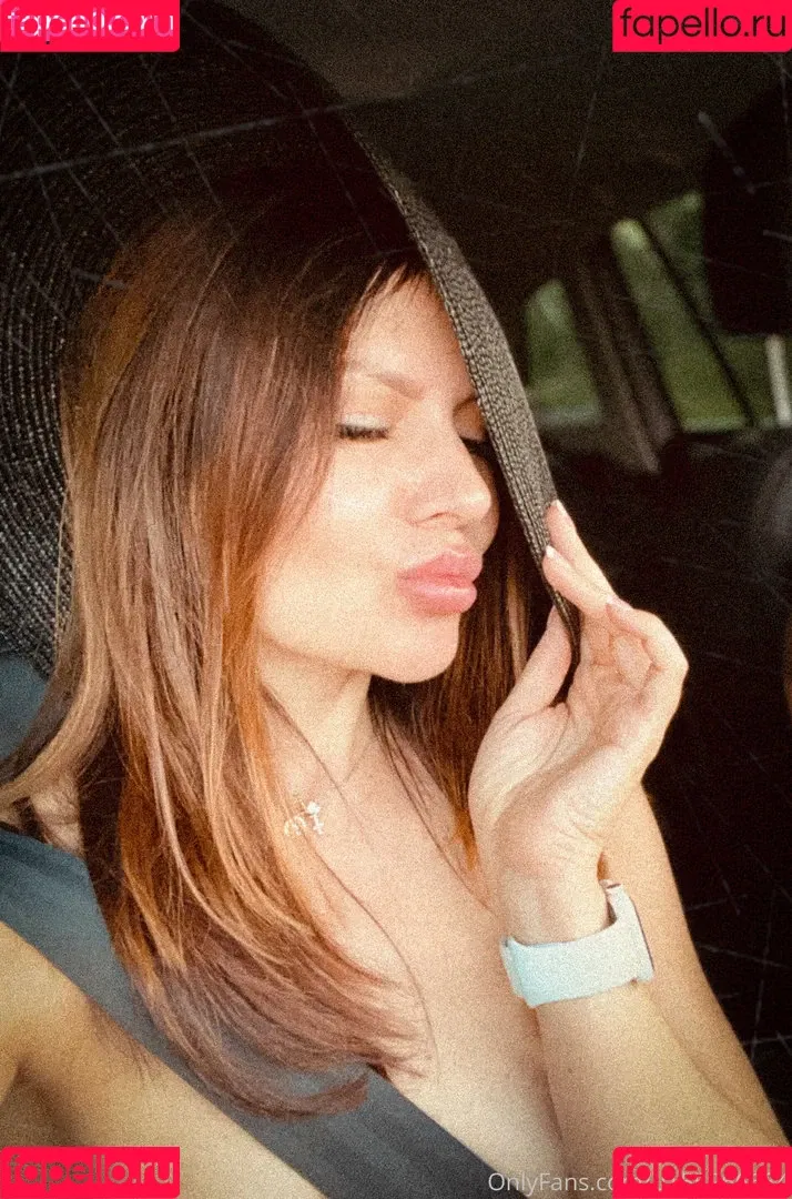 AbsoluteElena / Elena Ptena / Hot Mum / elenaabsolute Onlyfans Photo Gallery 