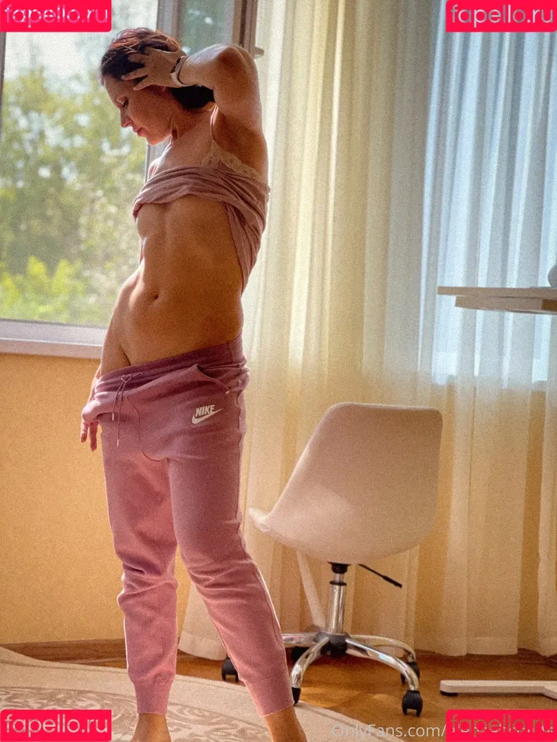 AbsoluteElena / Elena Ptena / Hot Mum / elenaabsolute Onlyfans Photo Gallery 
