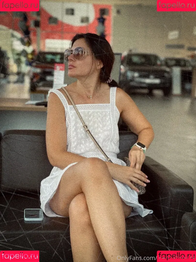 AbsoluteElena / Elena Ptena / Hot Mum / elenaabsolute Onlyfans Photo Gallery 