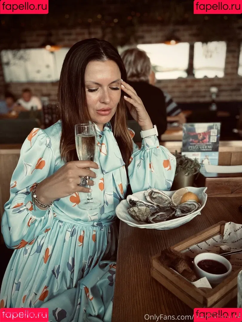 AbsoluteElena / Elena Ptena / Hot Mum / elenaabsolute Onlyfans Photo Gallery 