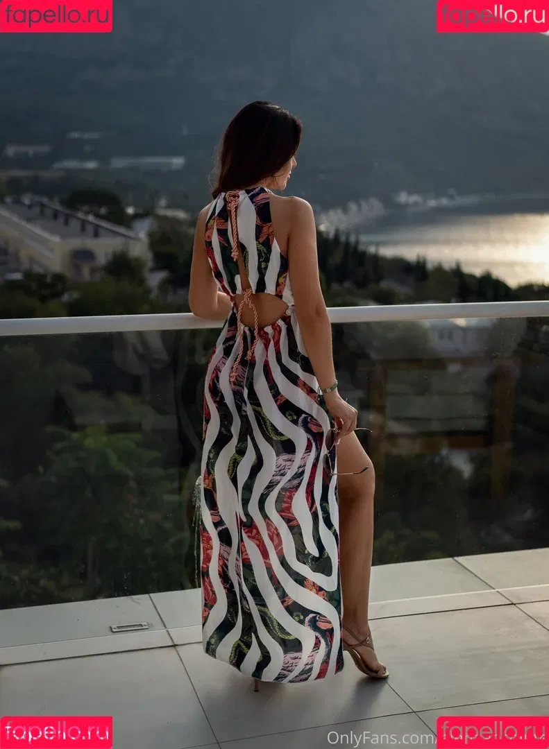 AbsoluteElena / Elena Ptena / Hot Mum / elenaabsolute Onlyfans Photo Gallery 