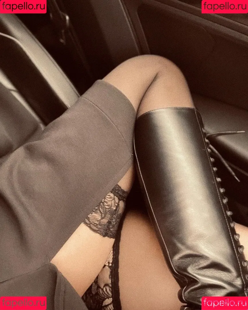 AbsoluteElena / Elena Ptena / Hot Mum / elenaabsolute Onlyfans Photo Gallery 