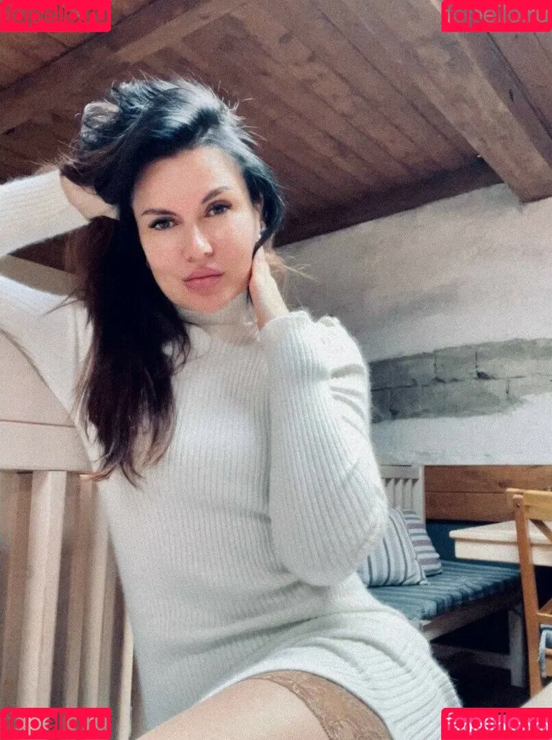 AbsoluteElena / Elena Ptena / Hot Mum / elenaabsolute Onlyfans Photo Gallery 
