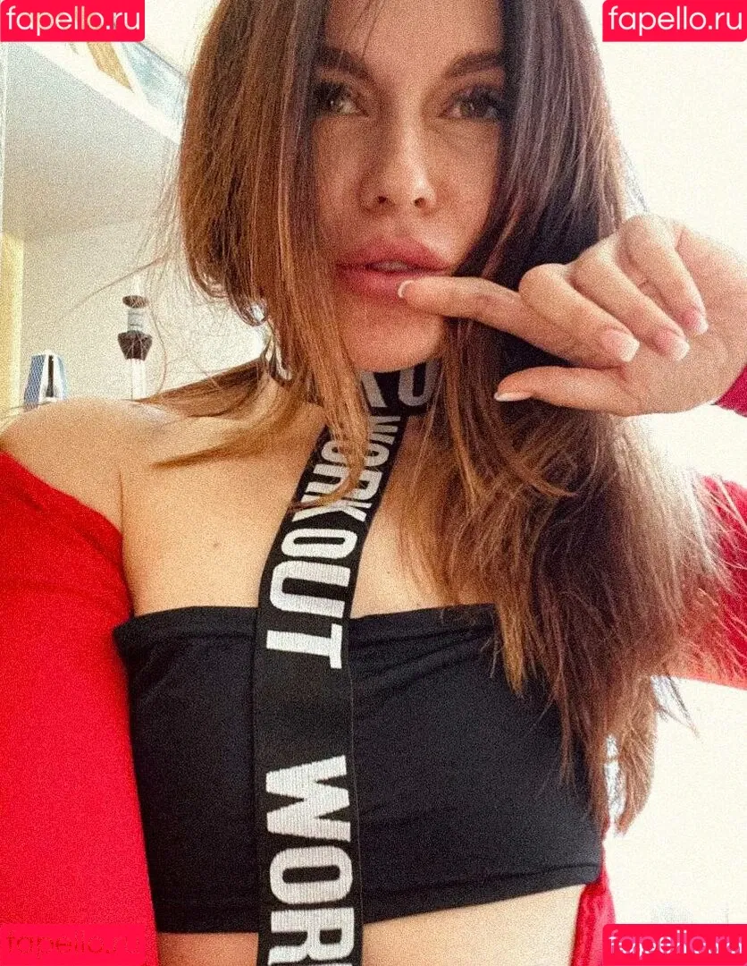 AbsoluteElena / Elena Ptena / Hot Mum / elenaabsolute Onlyfans Photo Gallery 