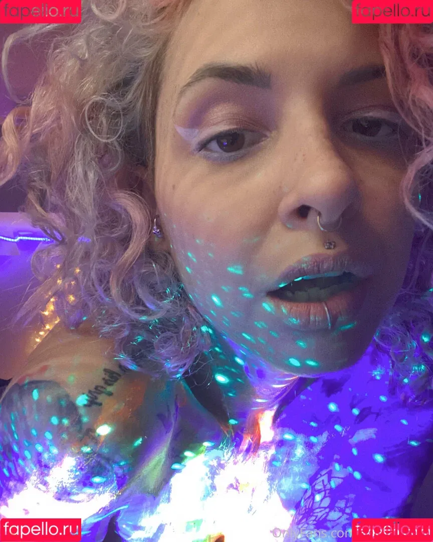 vanphell / vanthill_r Onlyfans Photo Gallery 