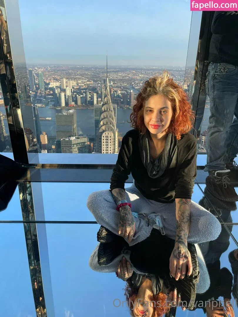 vanphell / vanthill_r Onlyfans Photo Gallery 