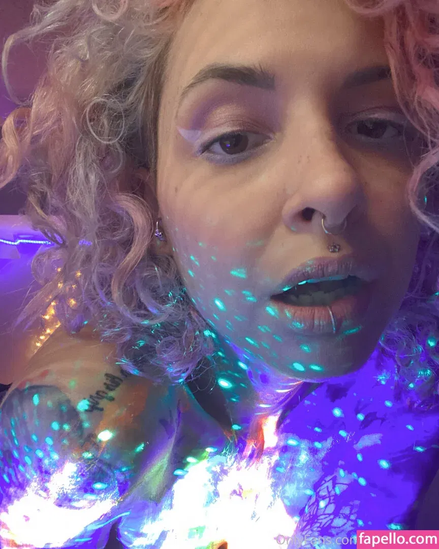 vanphell / vanthill_r Onlyfans Photo Gallery 