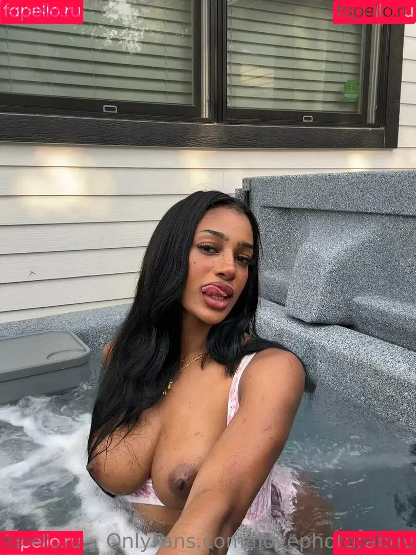 Freckles / cloudydonna / drayadominicana Onlyfans Photo Gallery 