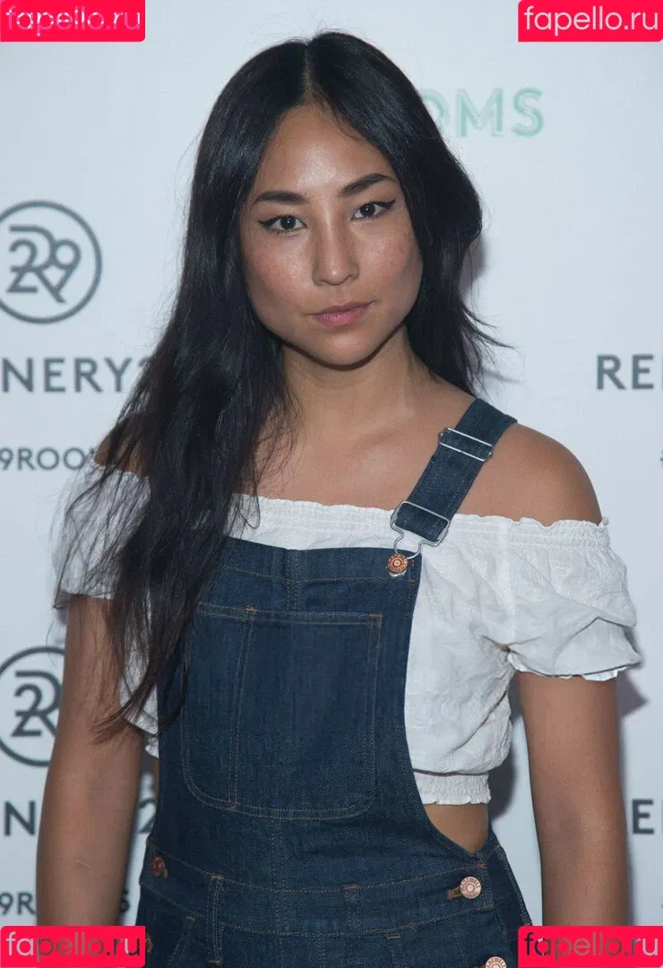 Greta Lee / g-leeboudoir / gretaleeunofficially Onlyfans Photo Gallery 
