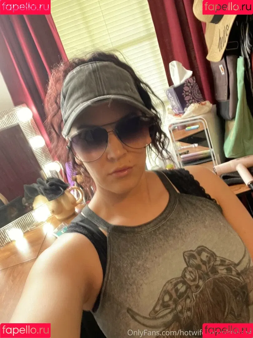 Brooke Blaze / brookeblazebb / hotwife_brookeblaze Onlyfans Photo Gallery 