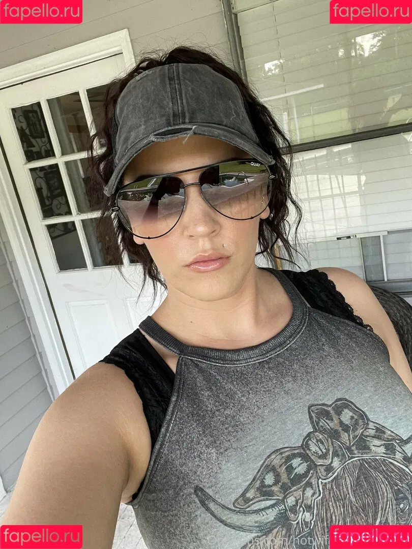 Brooke Blaze / brookeblazebb / hotwife_brookeblaze Onlyfans Photo Gallery 