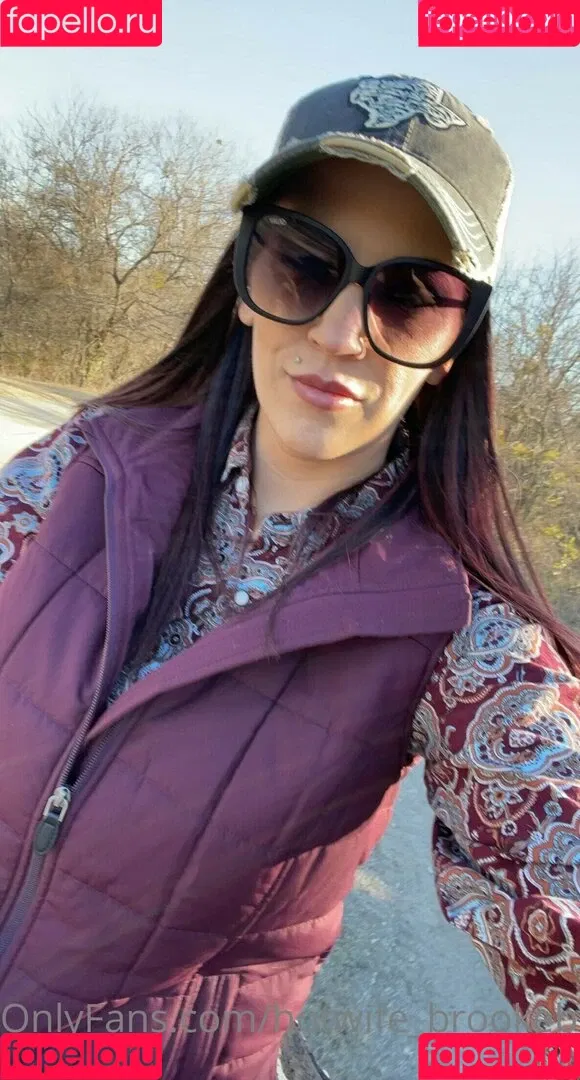 Brooke Blaze / brookeblazebb / hotwife_brookeblaze Onlyfans Photo Gallery 