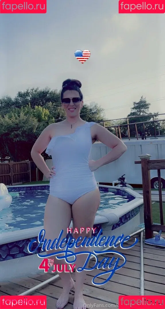 Brooke Blaze / brookeblazebb / hotwife_brookeblaze Onlyfans Photo Gallery 
