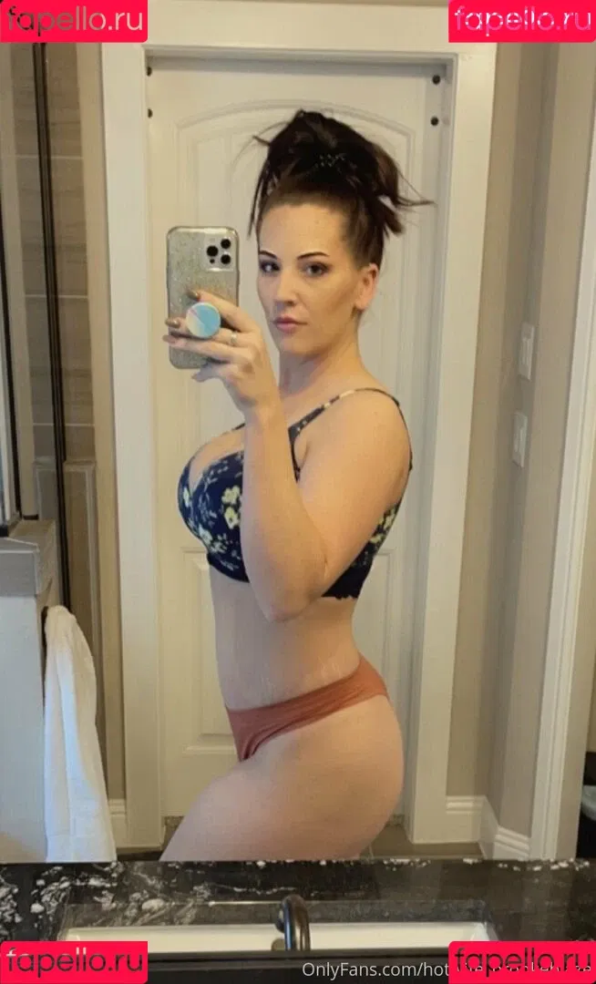 Brooke Blaze / brookeblazebb / hotwife_brookeblaze Onlyfans Photo Gallery 