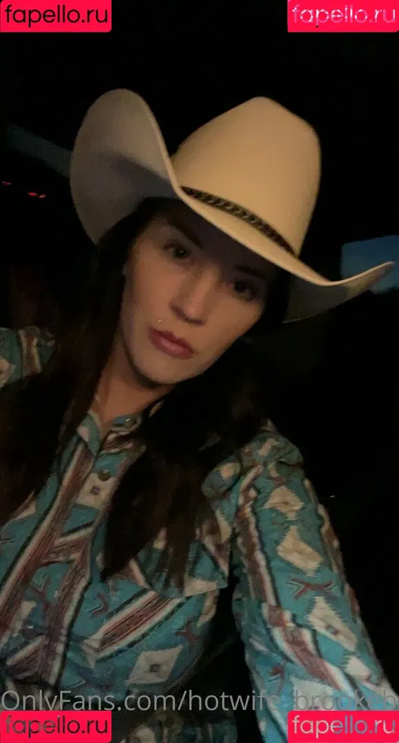 Brooke Blaze / brookeblazebb / hotwife_brookeblaze Onlyfans Photo Gallery 