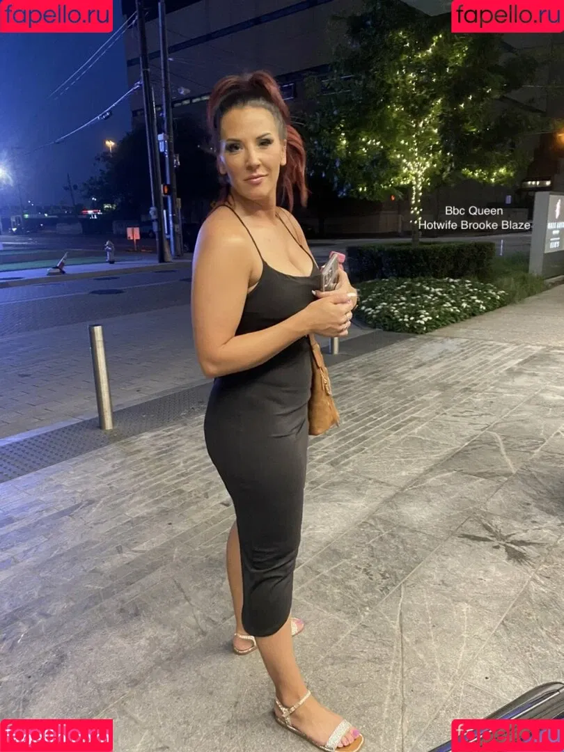 Brooke Blaze / brookeblazebb / hotwife_brookeblaze Onlyfans Photo Gallery 