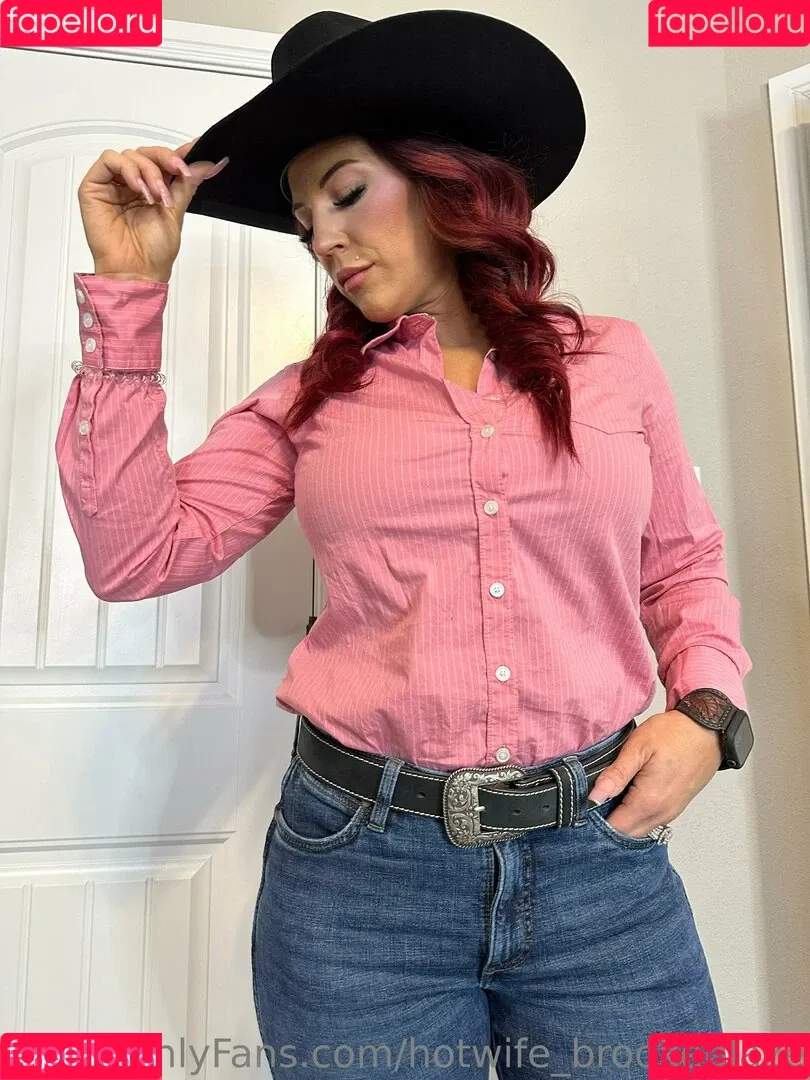 Brooke Blaze / brookeblazebb / hotwife_brookeblaze Onlyfans Photo Gallery 