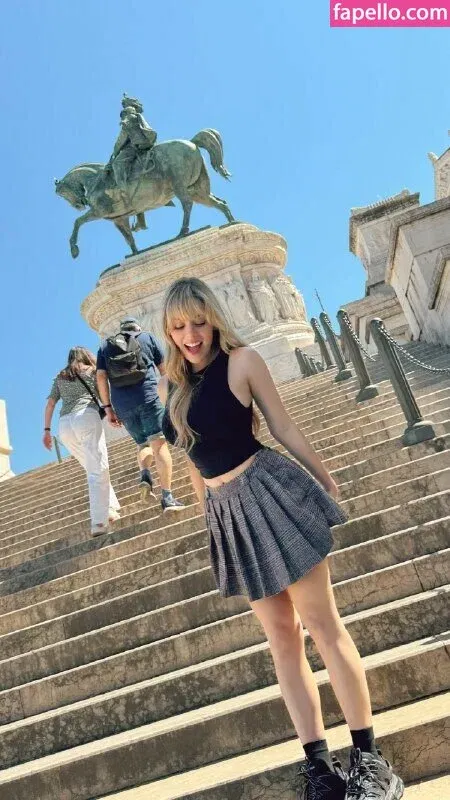 NadyaSonika Onlyfans Photo Gallery 