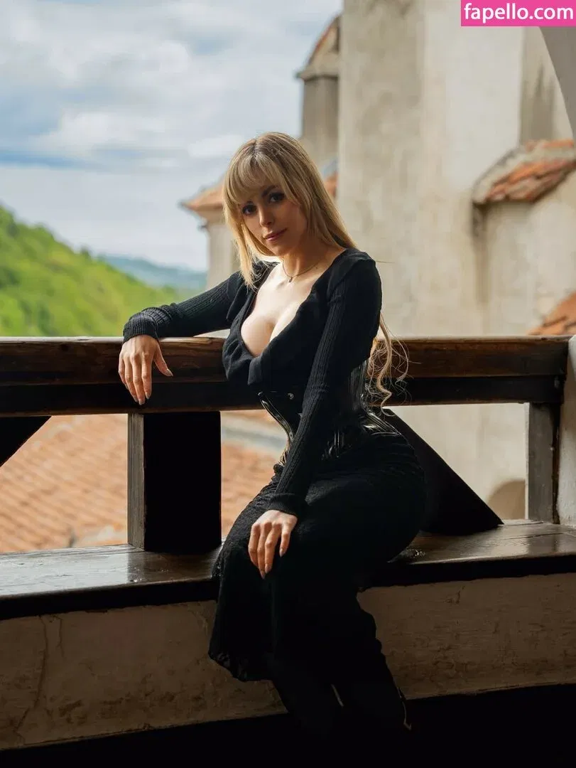 NadyaSonika Onlyfans Photo Gallery 