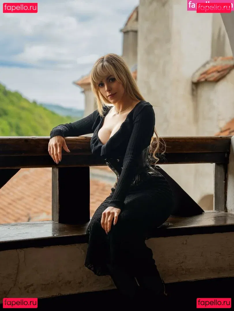 NadyaSonika Onlyfans Photo Gallery 