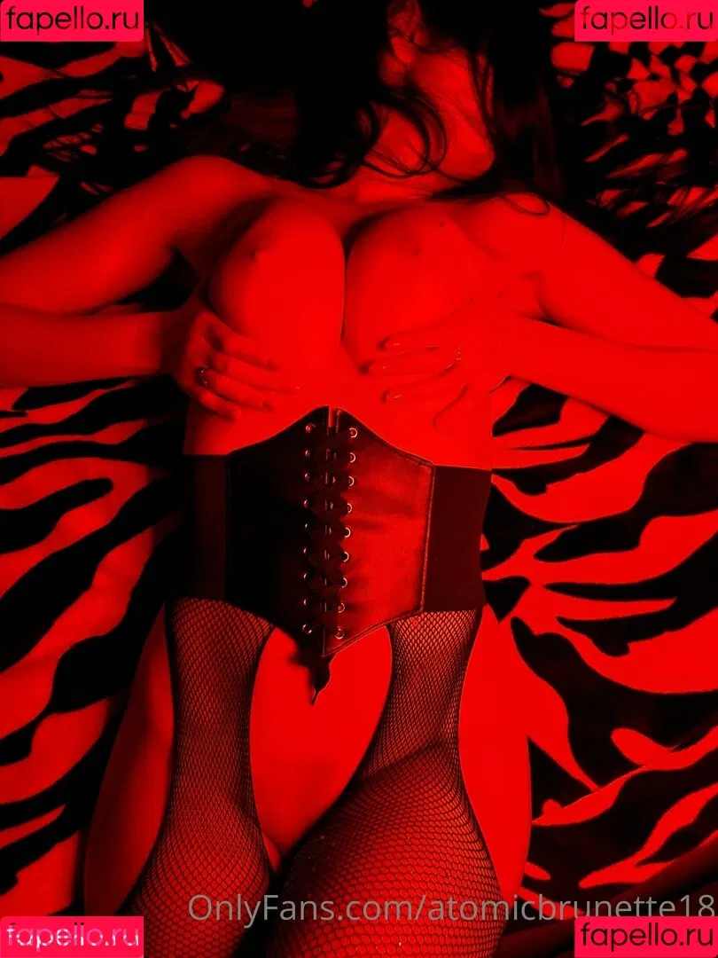 AtomicBrunette8 / Nina / atomicbrunette18 Onlyfans Photo Gallery 
