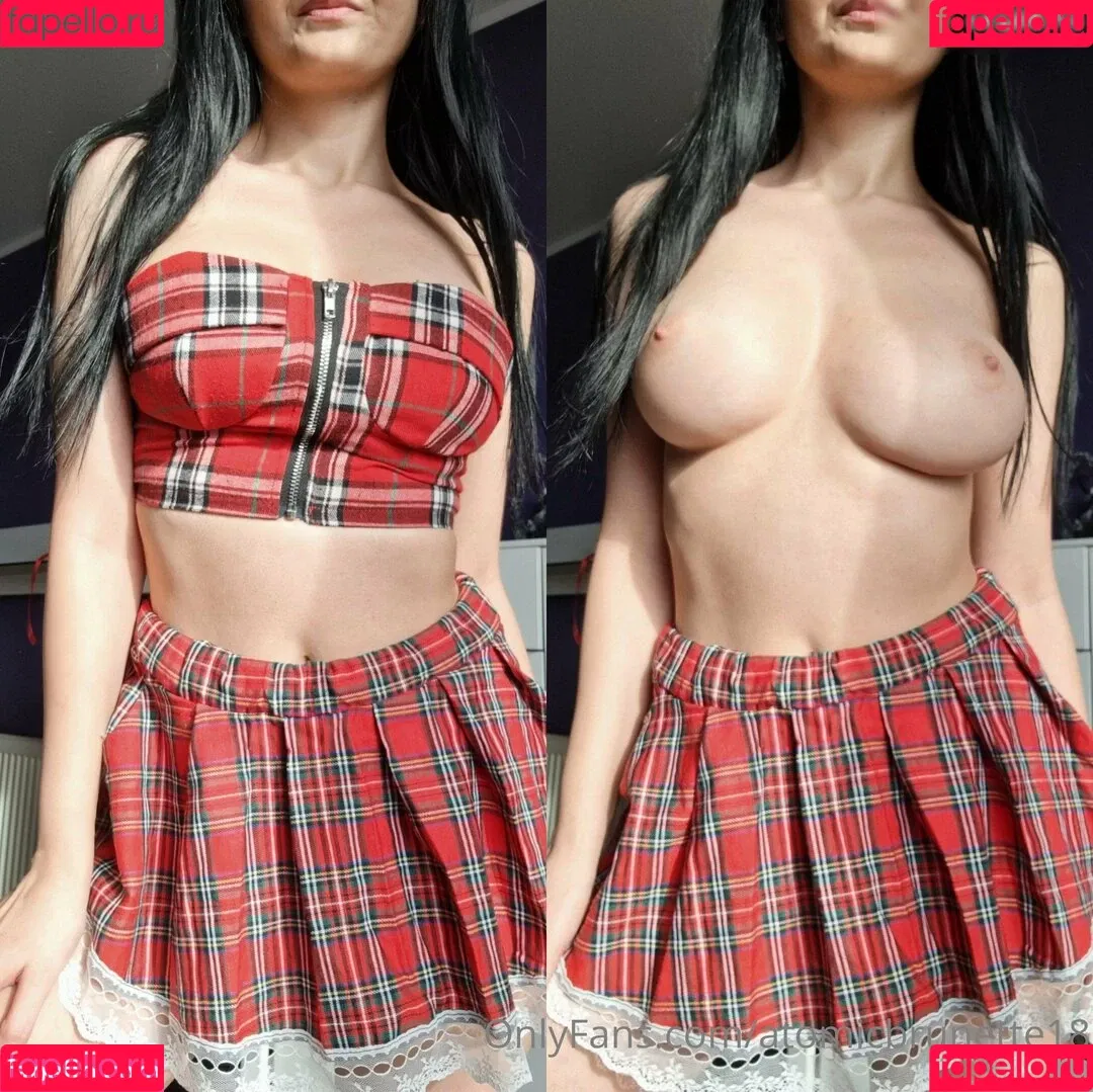 AtomicBrunette8 / Nina / atomicbrunette18 Onlyfans Photo Gallery 