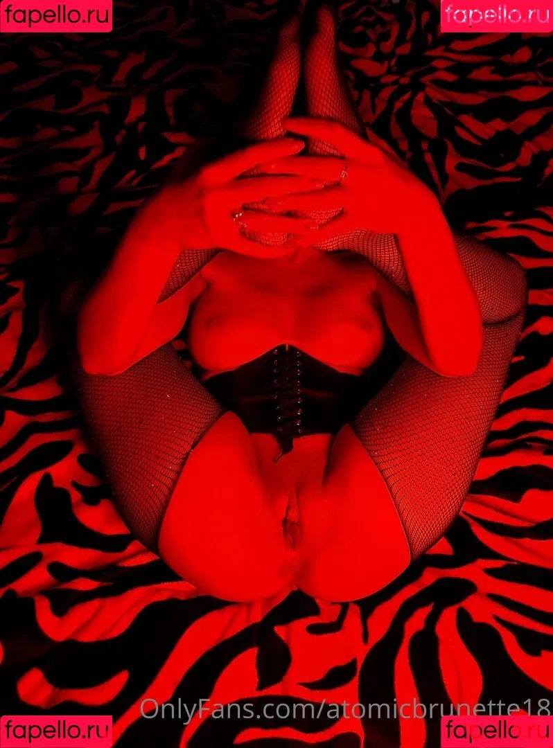 AtomicBrunette8 / Nina / atomicbrunette18 Onlyfans Photo Gallery 