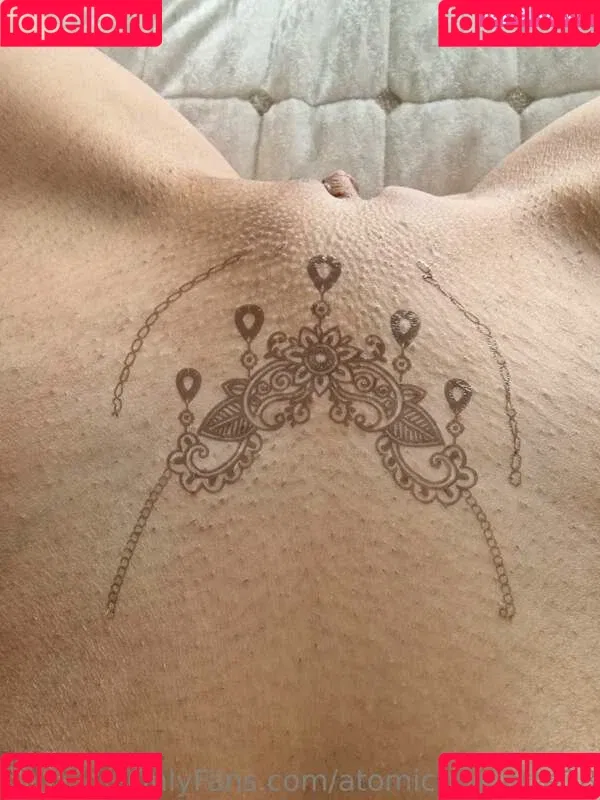 AtomicBrunette8 / Nina / atomicbrunette18 Onlyfans Photo Gallery 