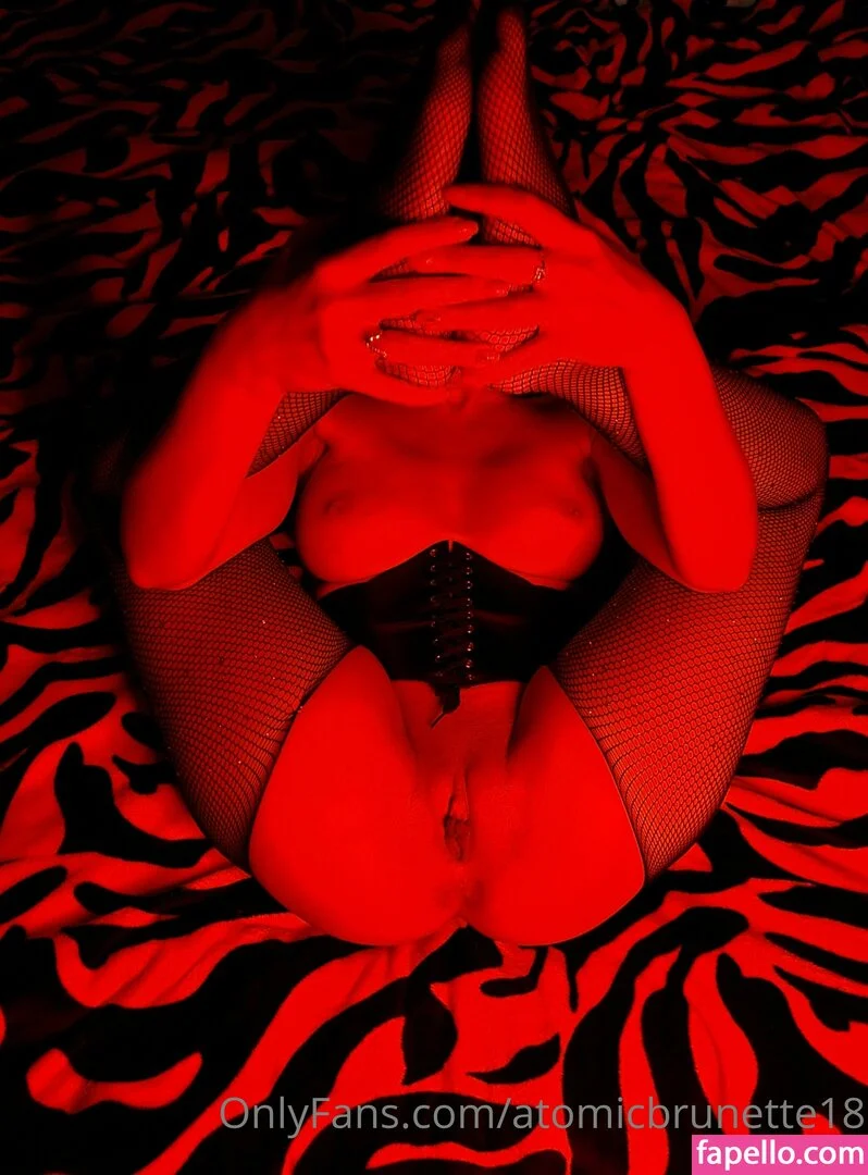 AtomicBrunette8 / Nina / atomicbrunette18 Onlyfans Photo Gallery 