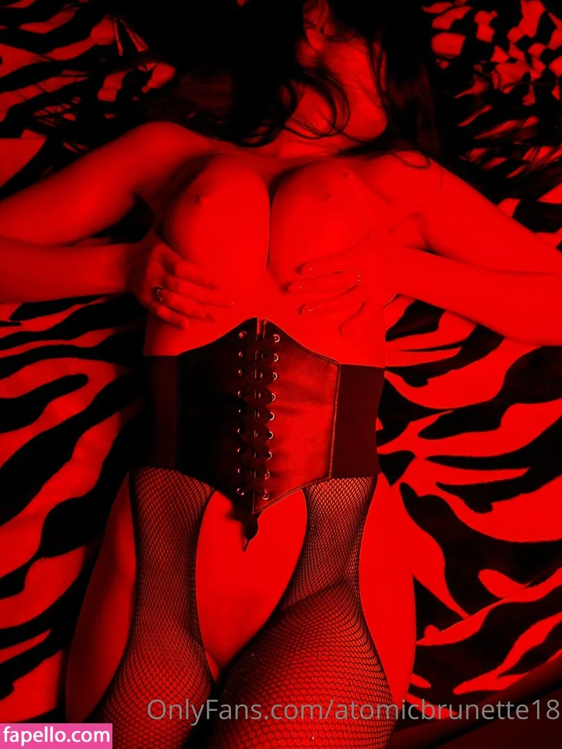 AtomicBrunette8 / Nina / atomicbrunette18 Onlyfans Photo Gallery 