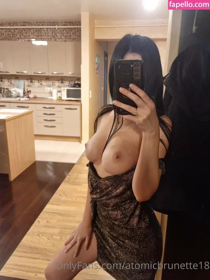 AtomicBrunette8 / Nina / atomicbrunette18 Onlyfans Photo Gallery 