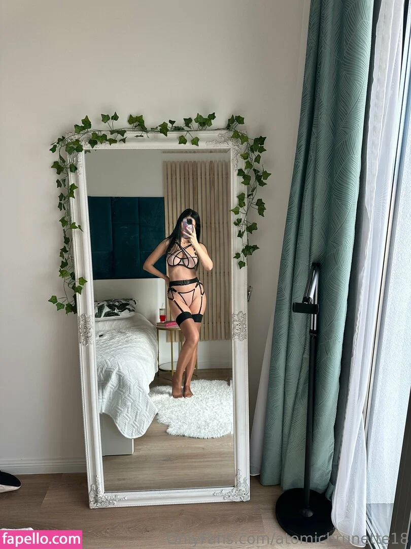 AtomicBrunette8 / Nina / atomicbrunette18 Onlyfans Photo Gallery 