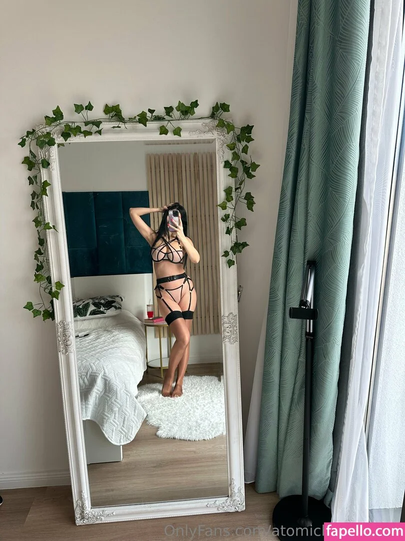 AtomicBrunette8 / Nina / atomicbrunette18 Onlyfans Photo Gallery 